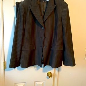 Women’s skirt suit
